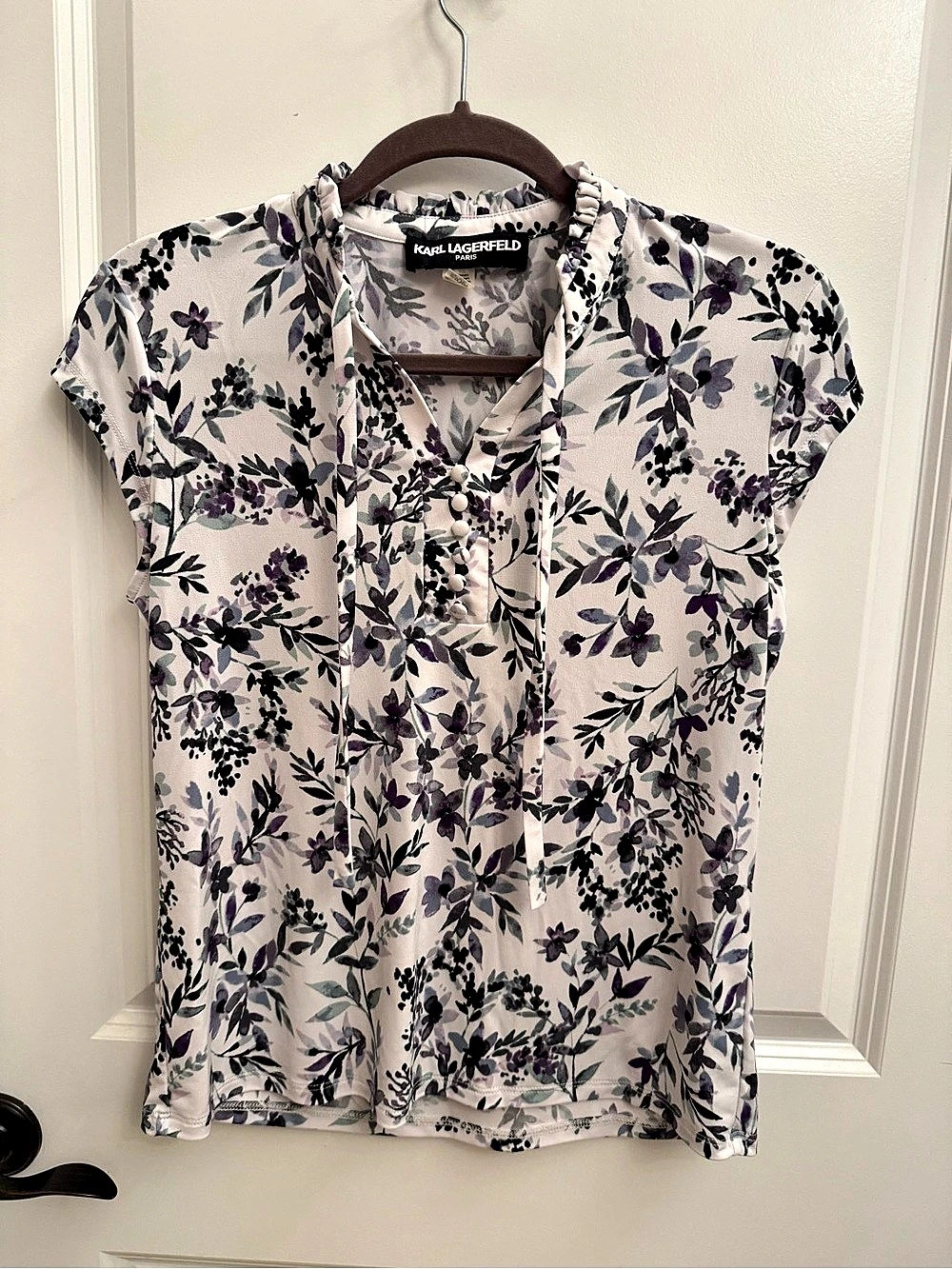 KARL LAGERFELD Floral Short Sleeve Blouse in White & Purple Size Small